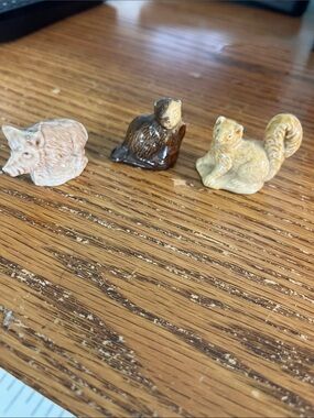 Wade Whimseys Set of 3 Figures Squirrel Pig Beaver Red Rose Tea Miniature
